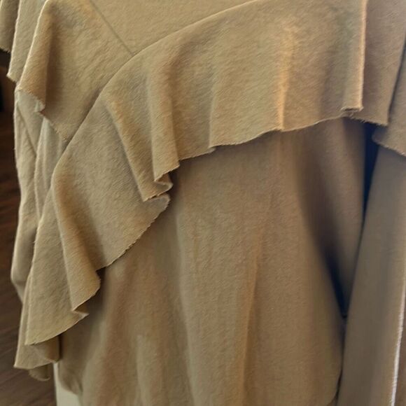 Eva Franco Womens 8 Ruffle Front Asymetrical Cold Shoulder Sweater Tan Lagenlook - Picture 2 of 7